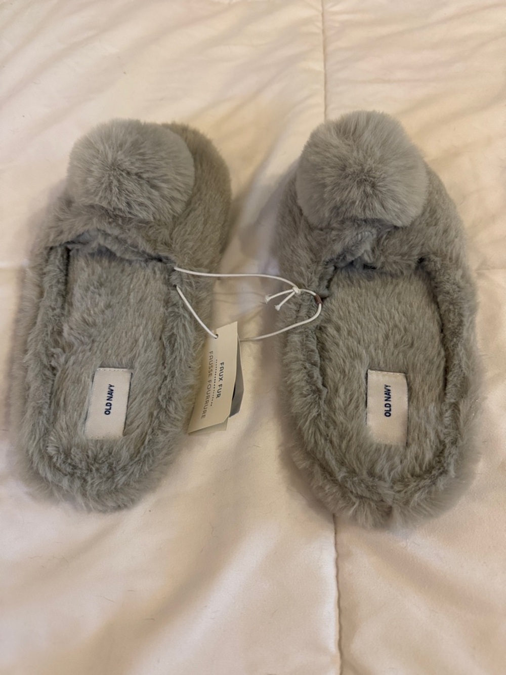 Old Navy Light Gray Faux Fur Pom-Pom Slippers for Women Size 6-7 NWT